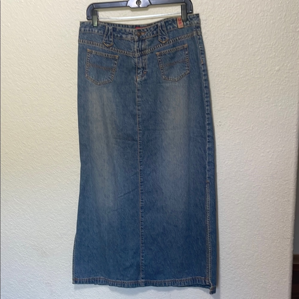 UNIONBAY  Vintage Junior's MIDI Jean Skirt. Good Condition. Size  11.